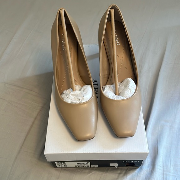 Alfani Tarah pumps 10M - Picture 1 of 5
